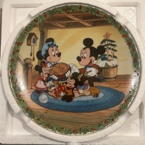 Knowles Mickey’s Christmas Carol plate collection